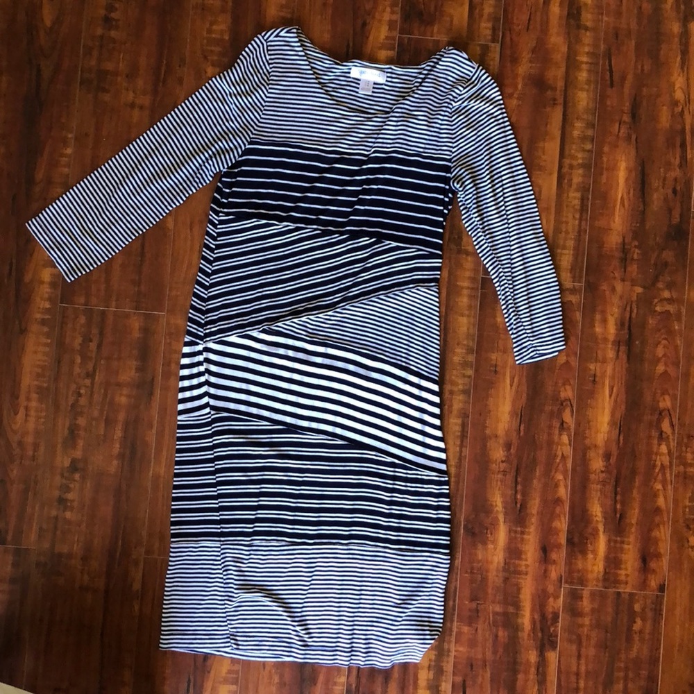 Striped fitted maternity dress